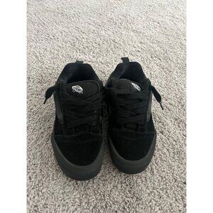 Vans Old Skool – Men’s 7 / Women’s 8.5 – All Black